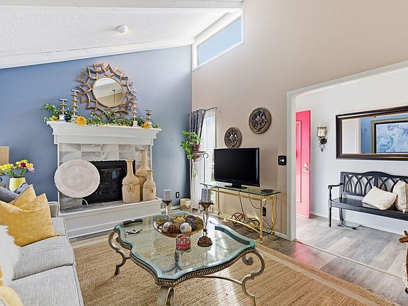 3rd image of 719 N Briarwood Rd