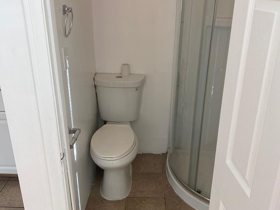 1st image of 1058 N Allen Ave #B