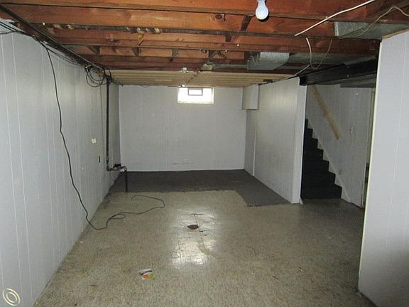 5th image of 1698 Stewart Ave