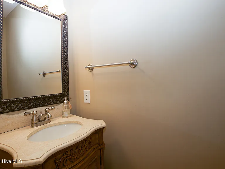 16 Montrose Ct — Photo 30