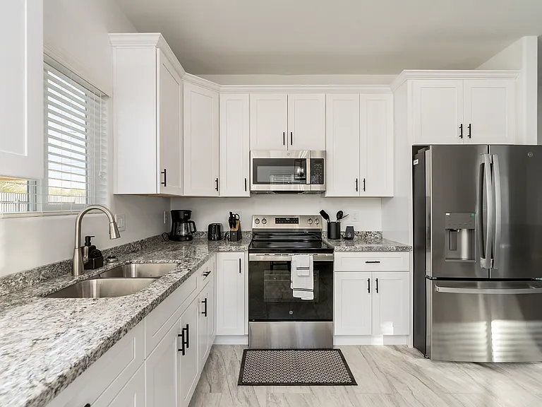 3731 N Stone Ave #2 — Photo 8