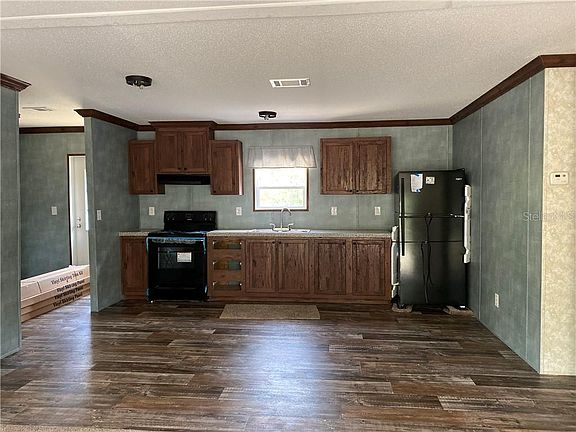 2nd image of 877 SE 38th St