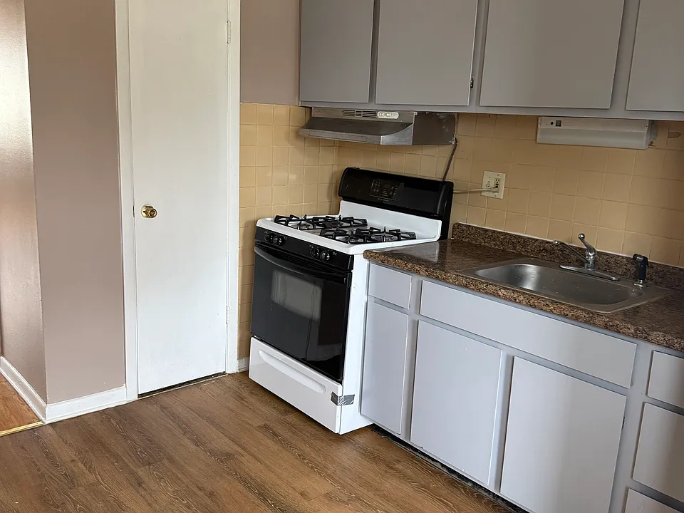 2015 Broadway St #2N