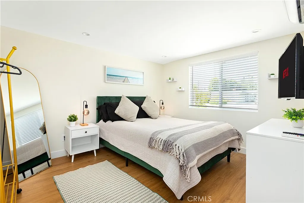 1 bed, 420 sqft, $2,300 — Photo 3