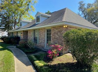 911 Beau Chene Dr, Mandeville, LA 70471