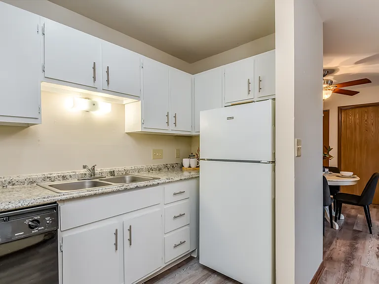 Harbor Ridge Apartments — Photo 9