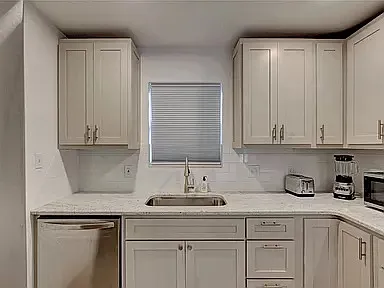 1410 Abbey Dr — Photo 23