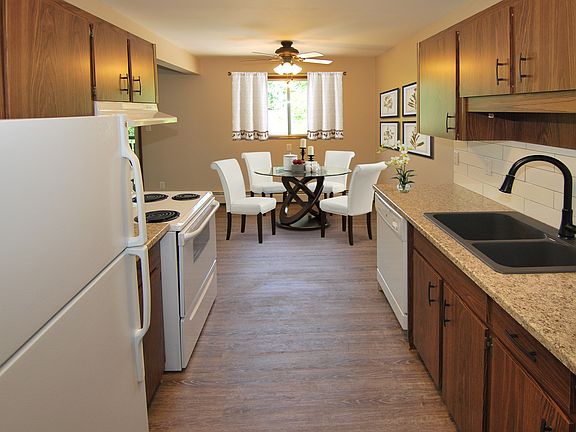4th image of 10442 77th Ave NW #2-Bedroom