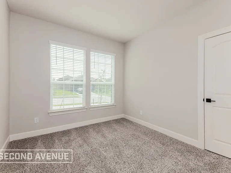 2121 Meadow Dr — Photo 12