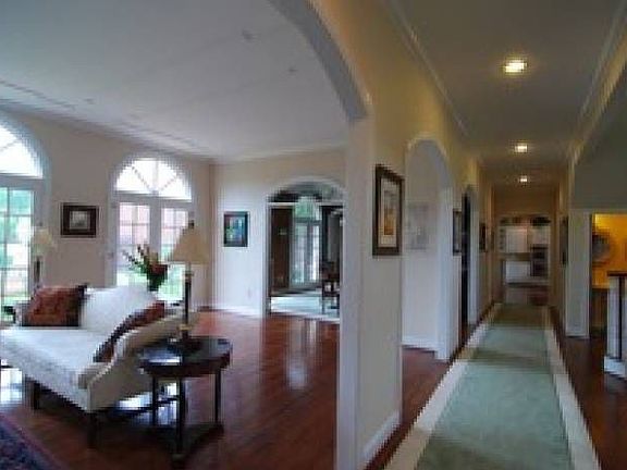 4th image of 4545 North Gate