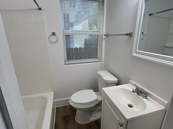4th image of 1012 SW 4th St APT 6