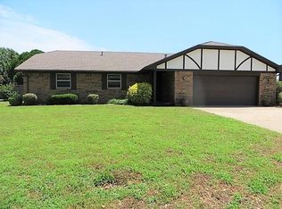 311 Christopher Dr, Chickasha, OK 73018