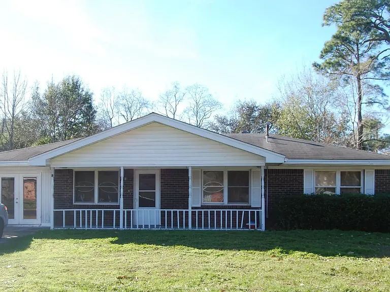 353 Greenwood Dr — Photo 1