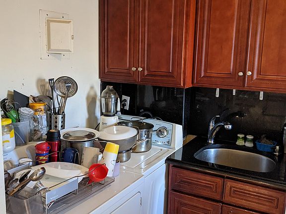 washer dryer in apartment