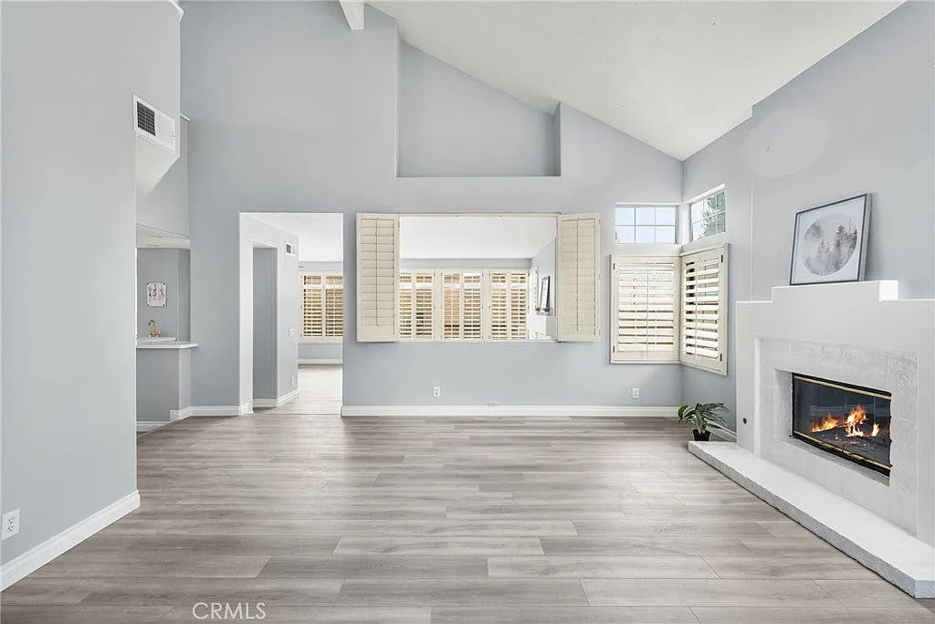 4 bed, 2.5 bath, 2544 sqft, $6,250 — Photo 3
