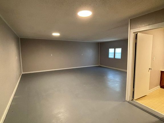 4th image of 520 N Ward St