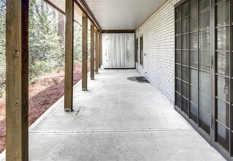 1921 Walthall Dr NW — Photo 37