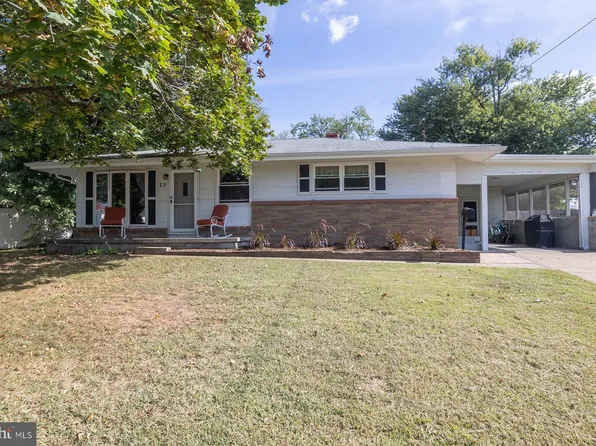 22 Laurie Way, Burlington, NJ 08016