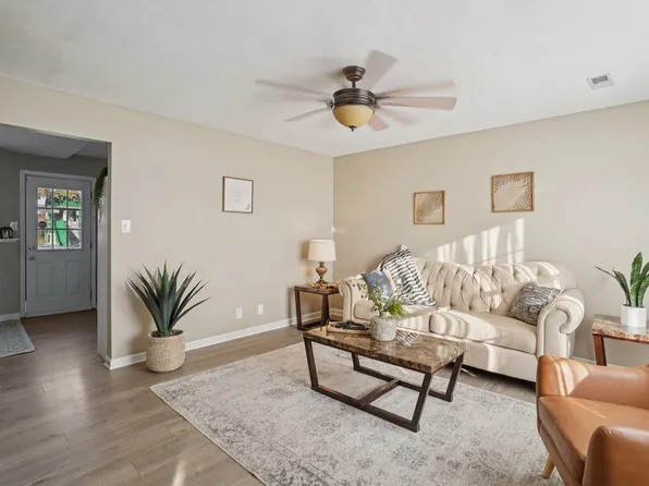 131 Grant Ave, Oak Grove, KY 42262