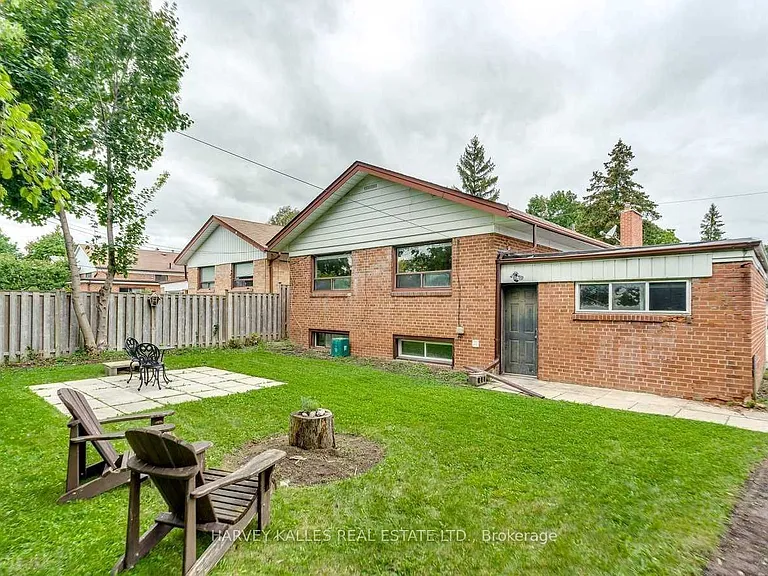 135 Combe Ave — Photo 32