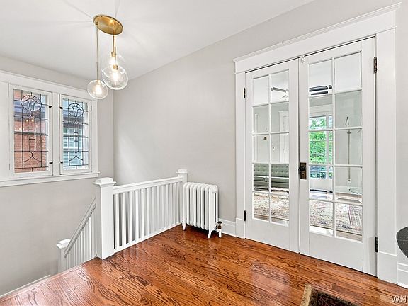 2nd image of 546 Richmond Ave