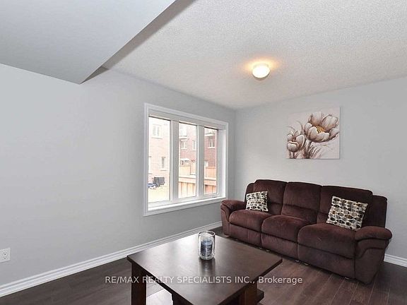 4th image of 7 Hobart Gdns