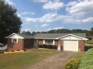 5 Oakland Dr, Elkview, WV 25071