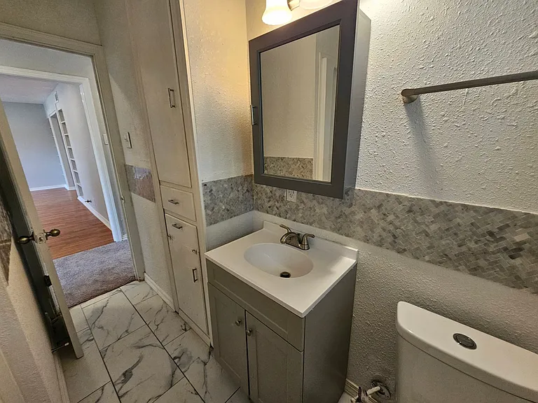 2023 E Illinois Ave — Photo 13