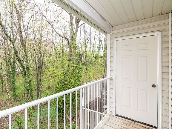 534_McManus_Way_balcony