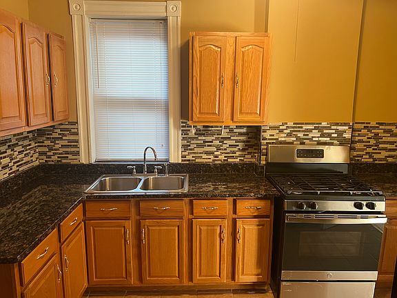 3rd image of 5249 Devonshire Ave #2F