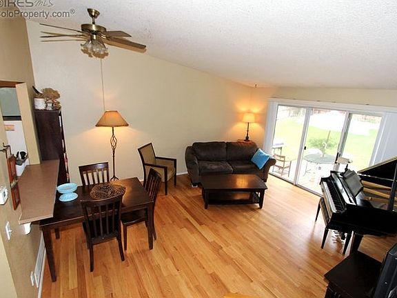 Living room/dining area