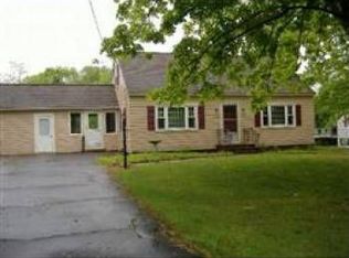 8 Kimball Rd, Amesbury, MA 01913