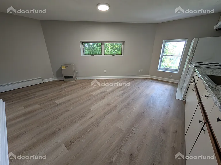 7 Crescent St #6 — Photo 2