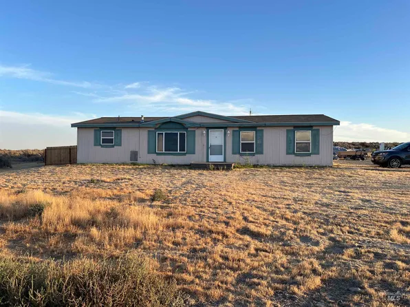 360 SW Midnight Blue Way, Mountain Home, ID 83647