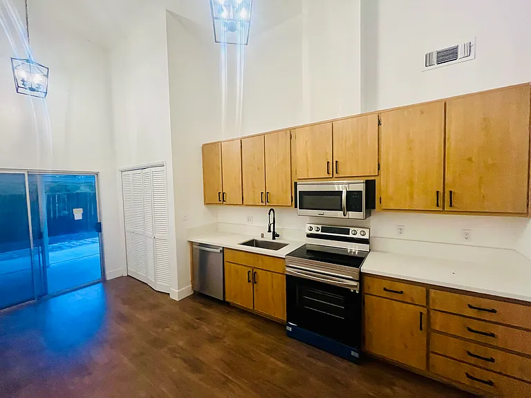 2811 Pepper Oaks Dr — Photo 1