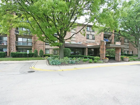 301 Lake Hinsdale Dr APT 308, Willowbrook, IL 60527
