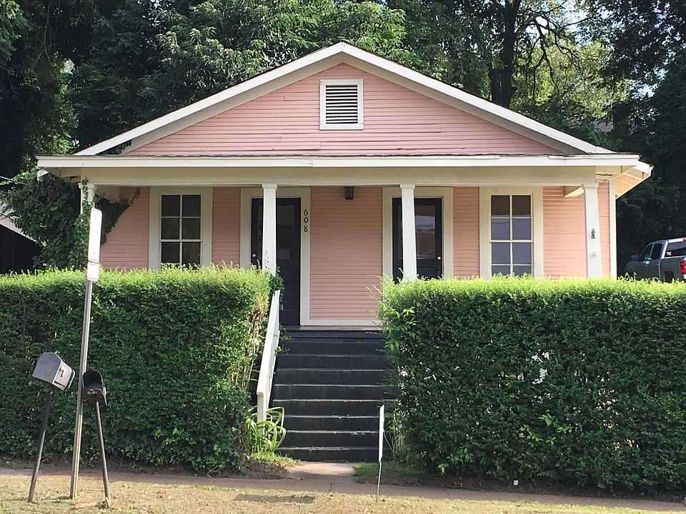 1st image of 608 Jackson Ave E