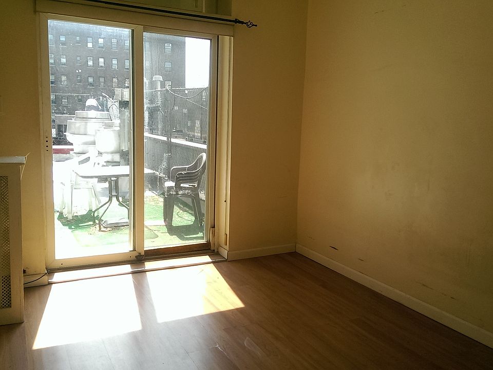 1st image of 5015 10th Ave