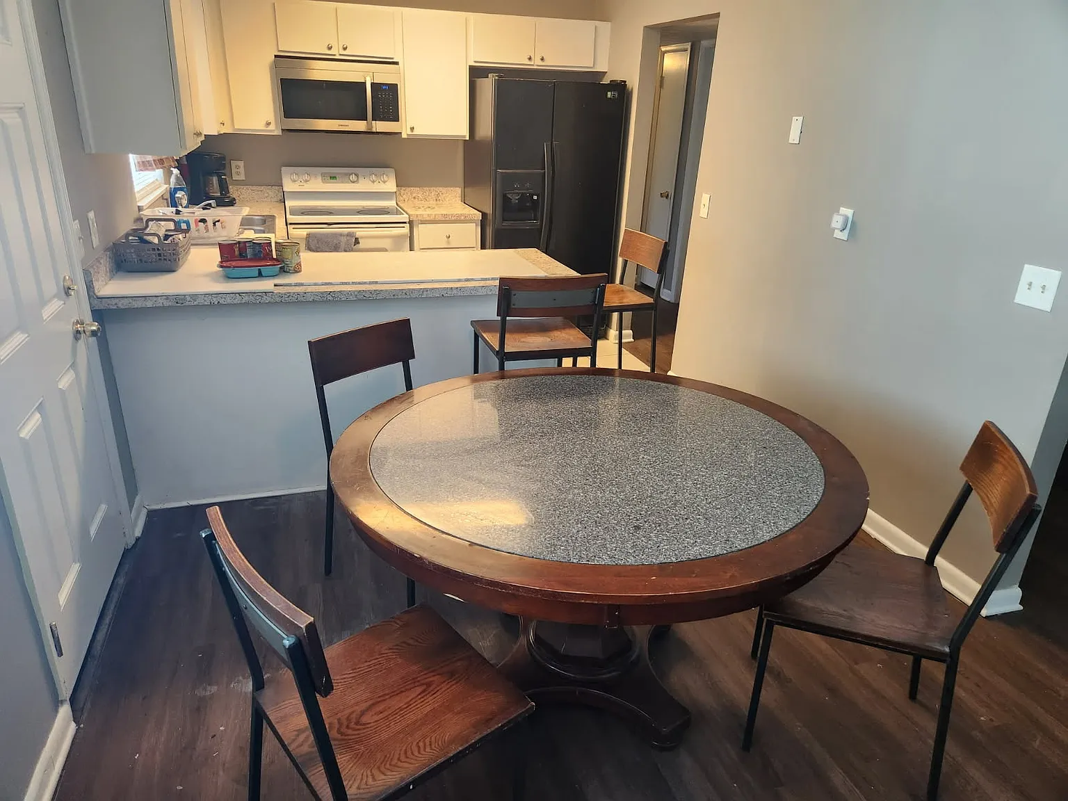 1 bed, $1,000 — Photo 4