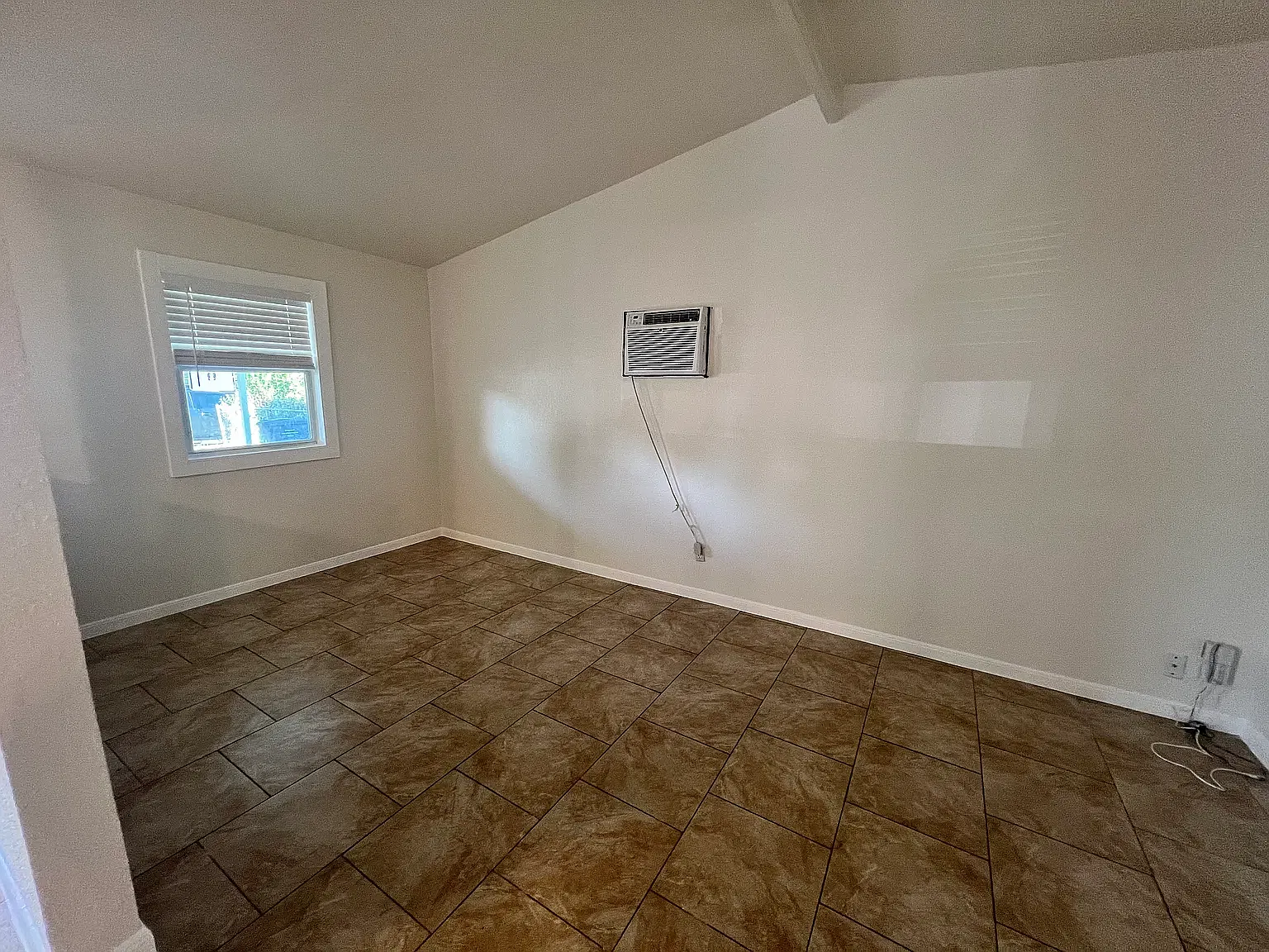 4 bed, 1440 sqft, $1,500 — Photo 2