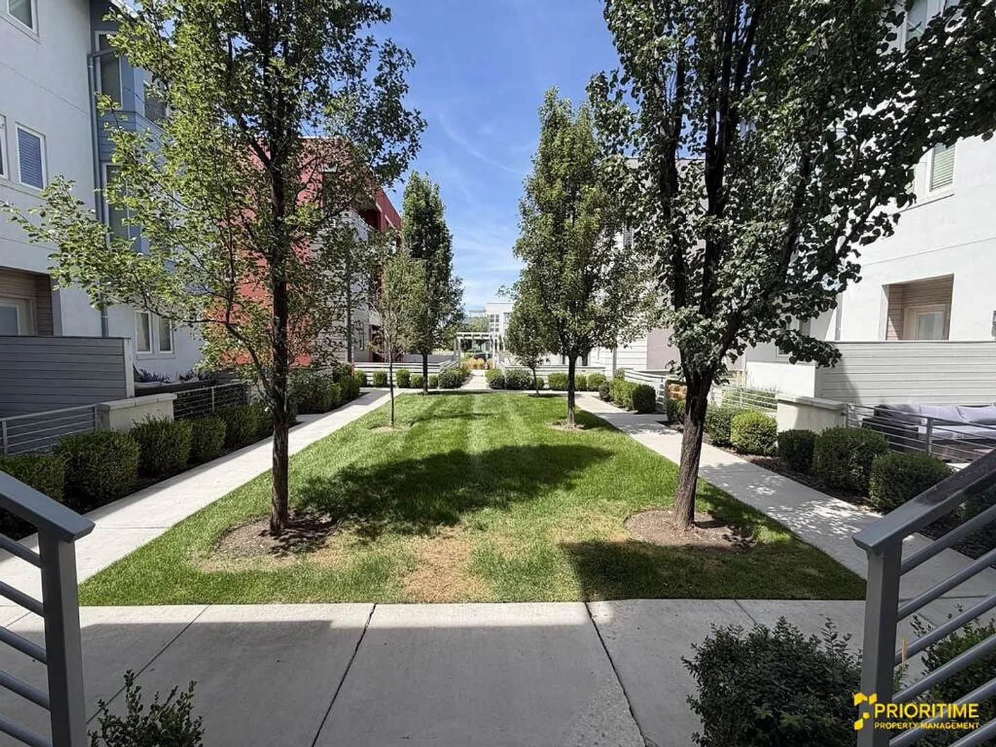 Incredible Daybreak Townhouse Near Everything Daybreak! — Photo 4
