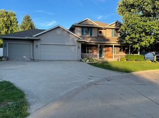 920 Goldfinch Ct, Geneseo, IL 61254