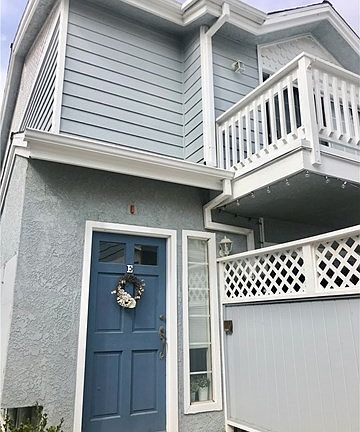 Only one common wall - enclosed patio from living room and balcony from master sutie (upstairs)
