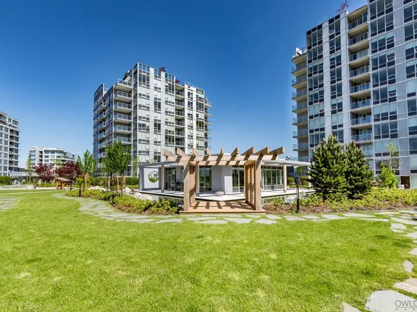 7488 Lansdowne Rd #1008, Richmond, BC V7C 0B9