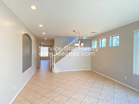 3rd image of 1017 E Julian Dr