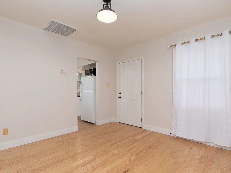 1342 W Monroe St #C — Photo 6