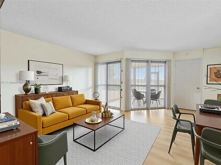 800 Independence Dr — Photo 30