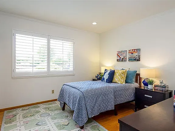 1027 Edmonds Ct — Photo 10