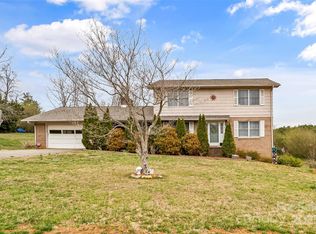 107 Riverhills Dr, Morganton, NC 28655