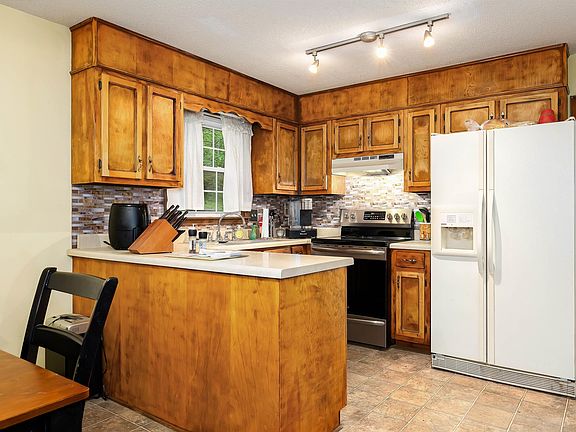 3rd image of 1454 Falling Rock Cir